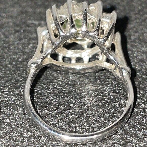 Ring with green gem in the middle - Picture 5 of 7